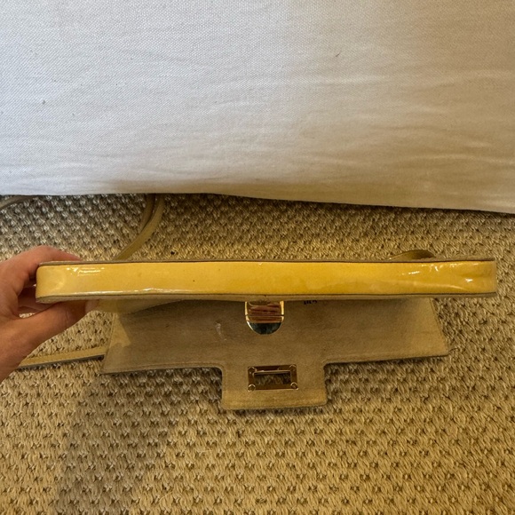 Max mara vintage patent leather Elegant Tan Leather Clutch. Very clean interior - Picture 7 of 12